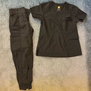 WonderWink olive Scrub Top